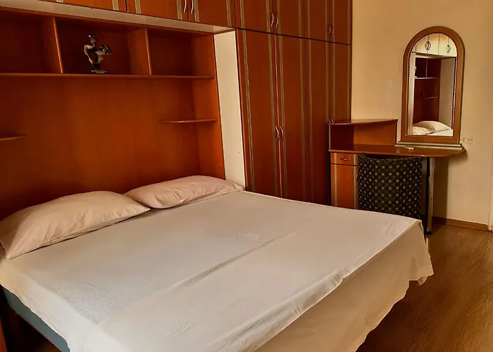 Garden View * 地拉那